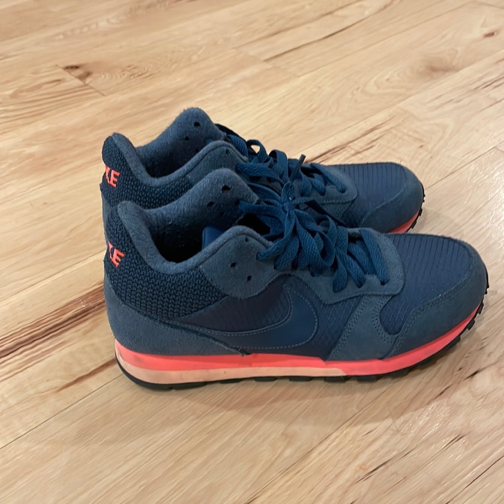 Nike MD Runner 2 Mid Blue and Hot Pink Sz 8 Women